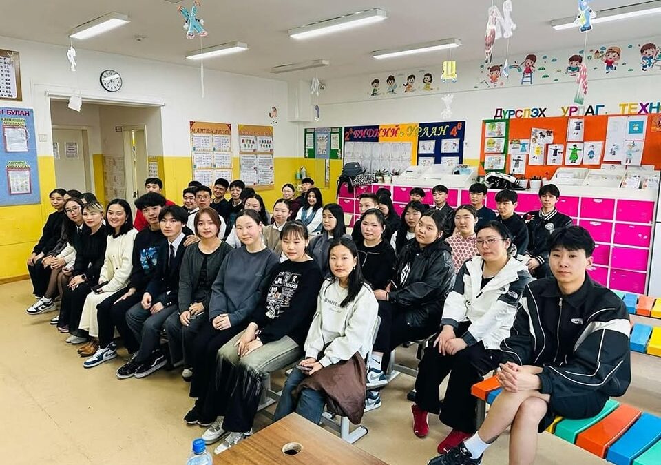 🇨🇳 与松根诺海尔汗区第154中学高中生探讨人工智能与未来职业发展
