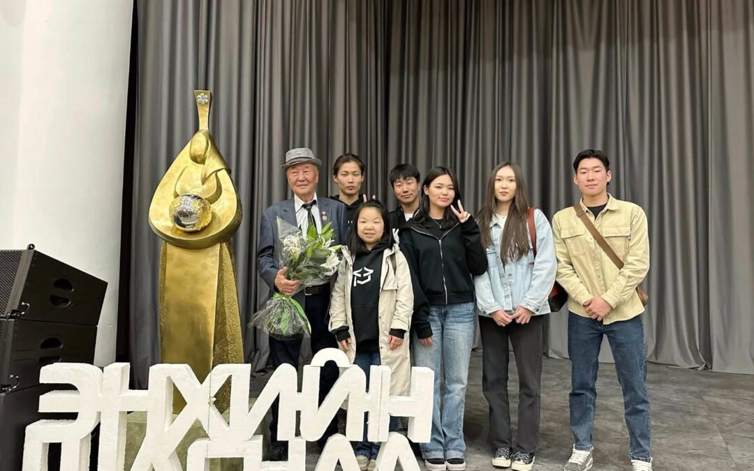 🇨🇳 向我们的荣誉教师S. Shaariibuu致敬！🎖