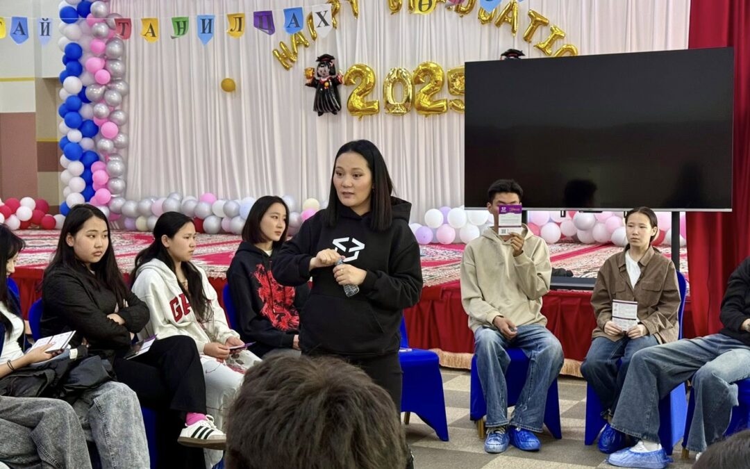 在纳莱哈区Golomt综合学校进行职业规划交流会 👩‍🏫🌏